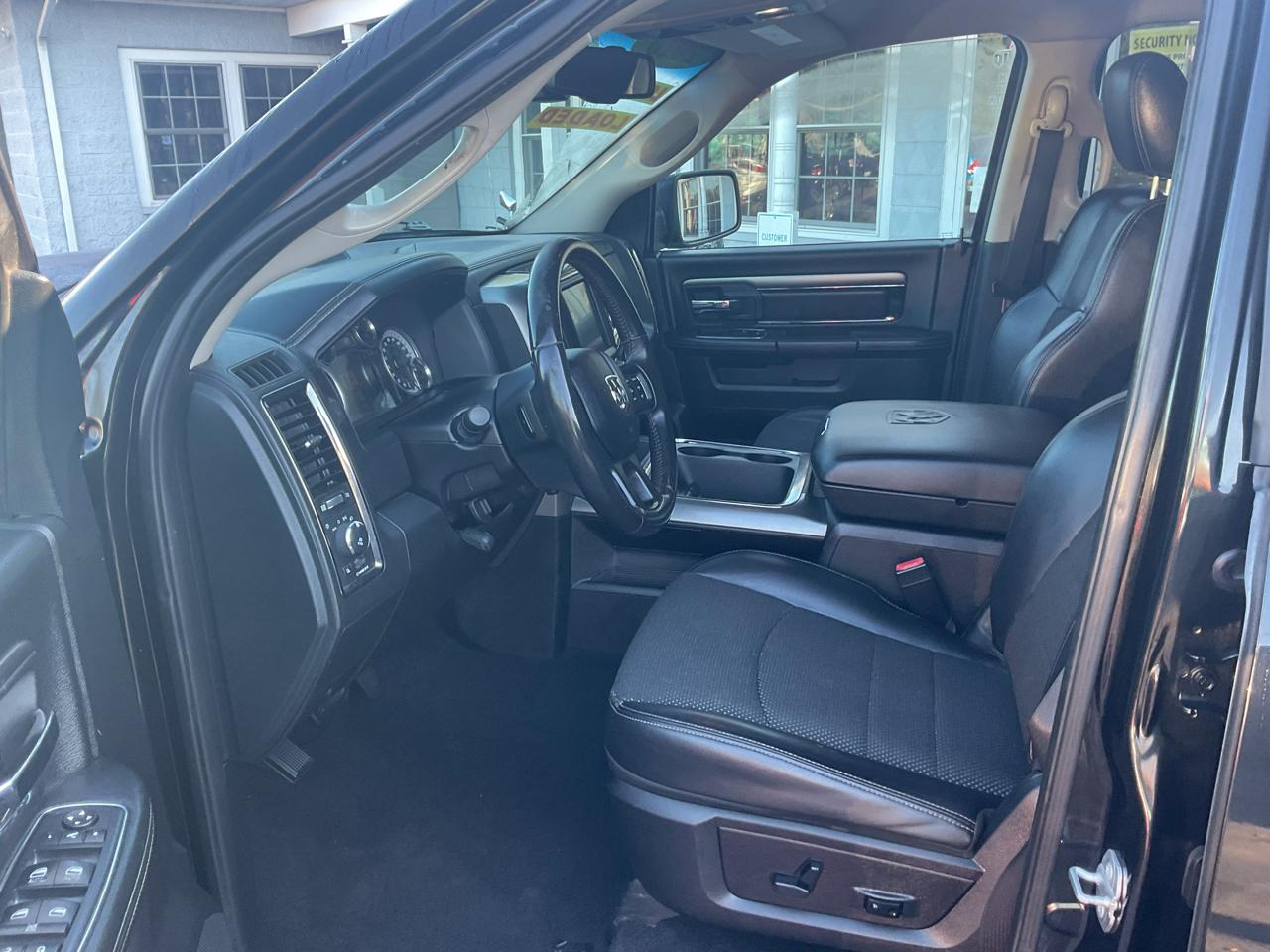 RAM 1500 4WD Quad Cab 140.5" Sport 2016