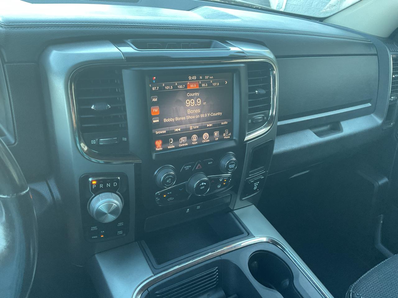 RAM 1500 4WD Quad Cab 140.5" Sport 2016