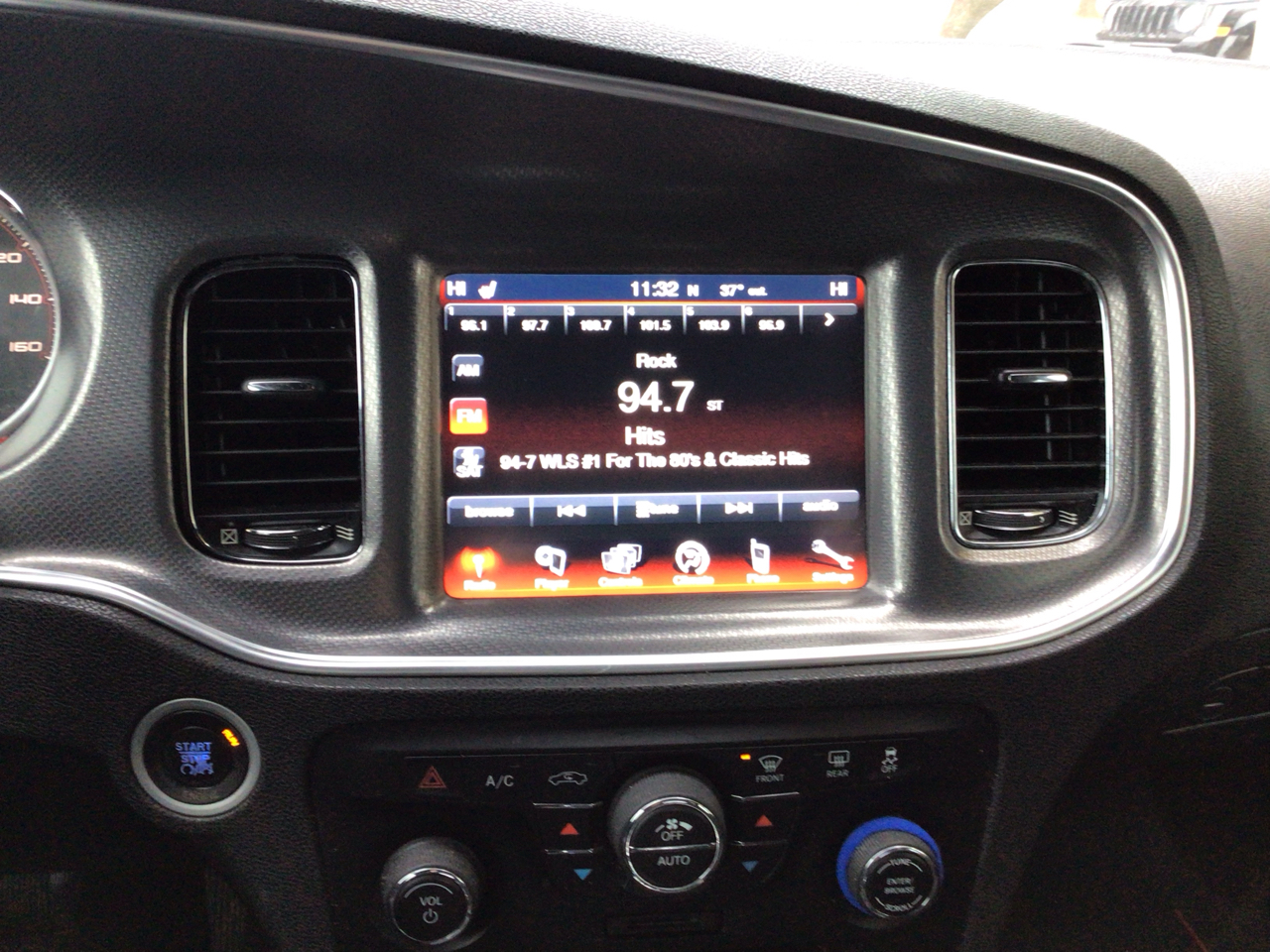 Dodge Charger 4dr Sdn SXT RWD 2013