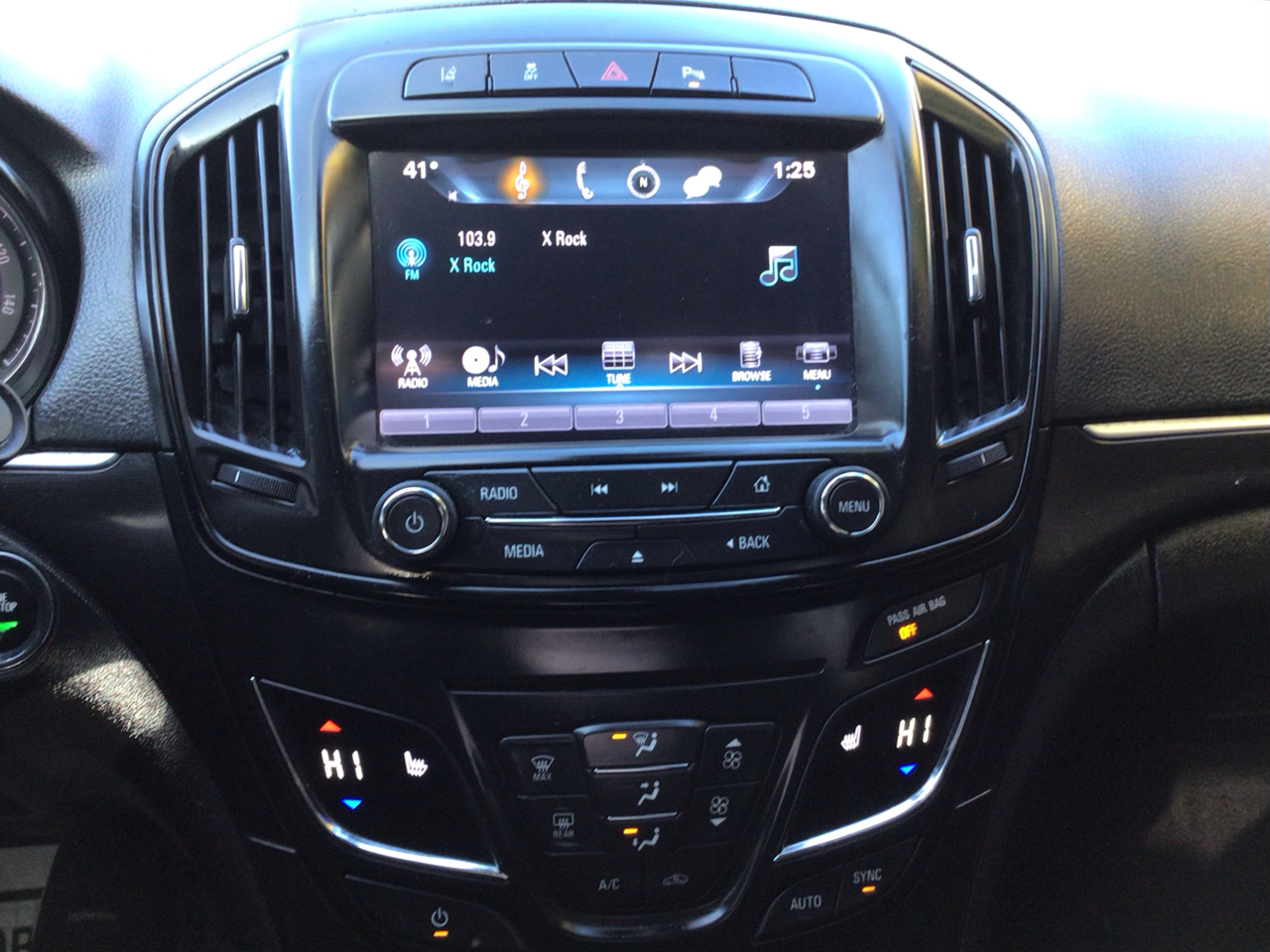 Buick Regal 4dr Sdn Premium II FWD 2017