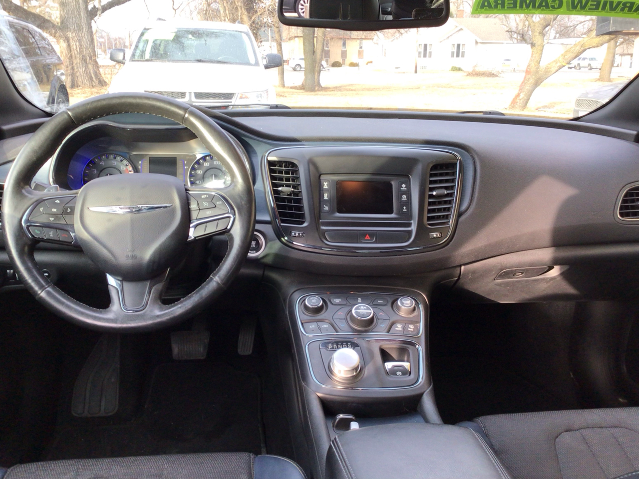 Chrysler 200 4dr Sdn S FWD 2015