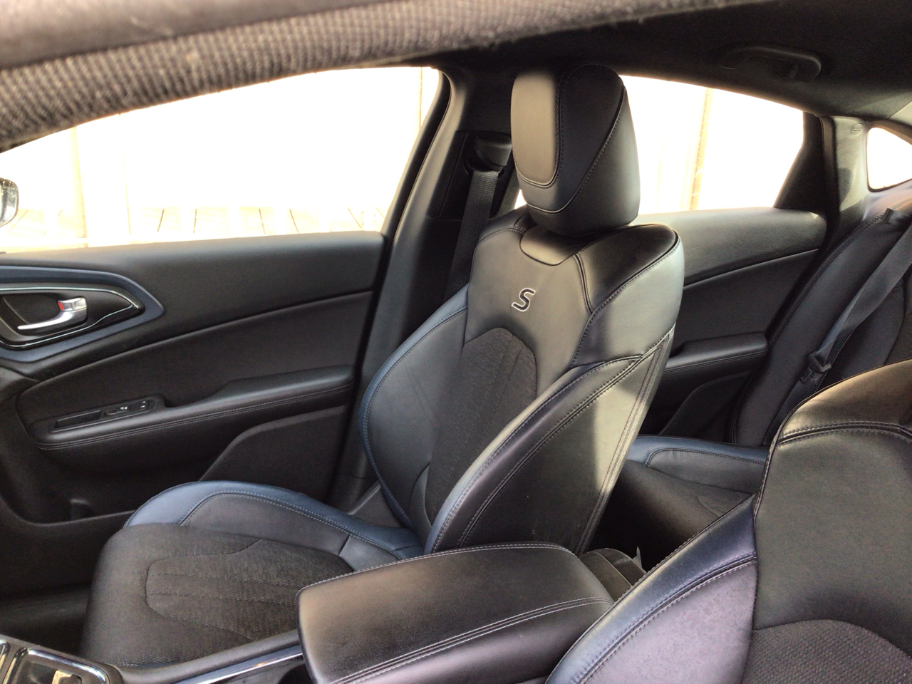 Chrysler 200 4dr Sdn S FWD 2015