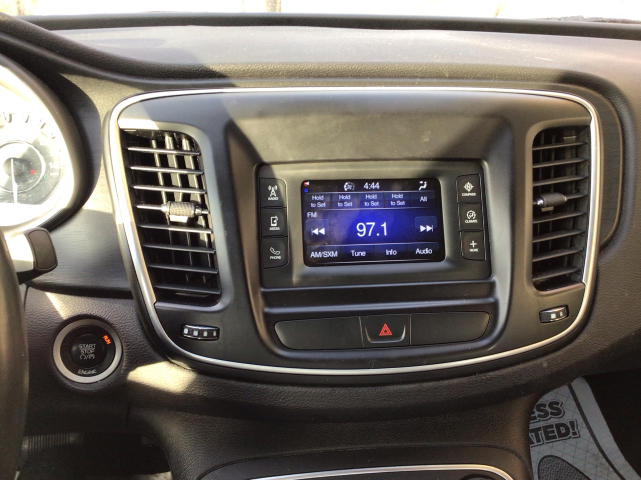 Chrysler 200 4dr Sdn Limited FWD 2015