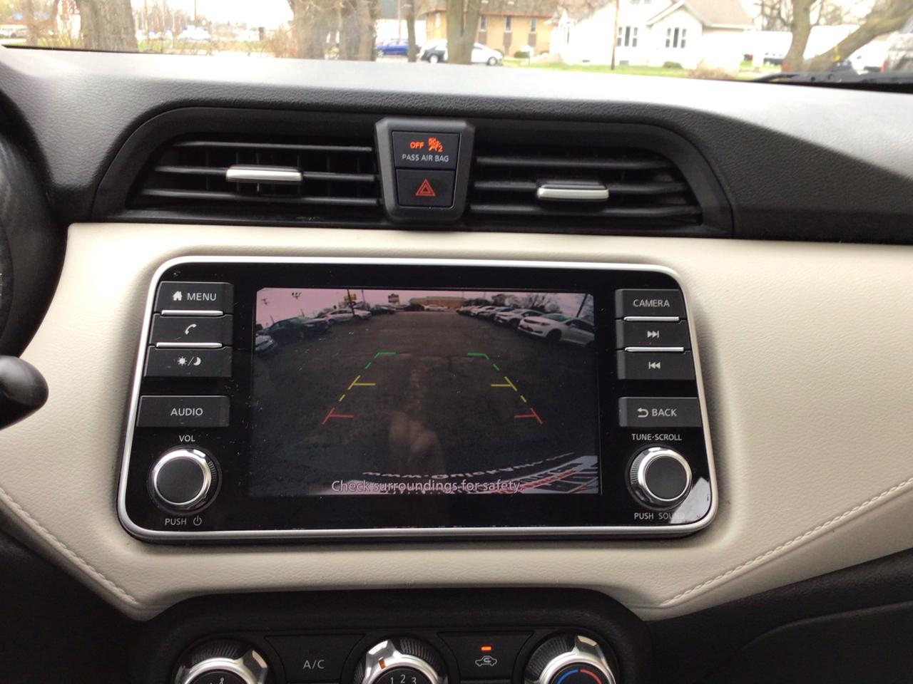 Nissan Versa SV CVT 2021