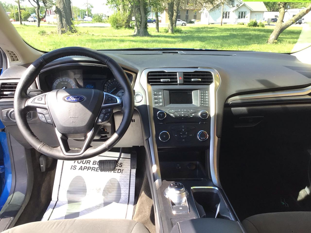 Ford Fusion S FWD 2017