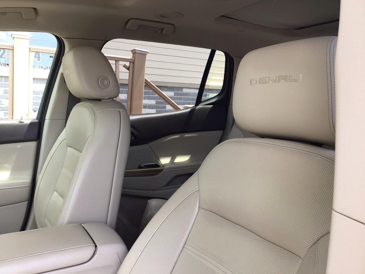 GMC Acadia FWD 4dr Denali 2017