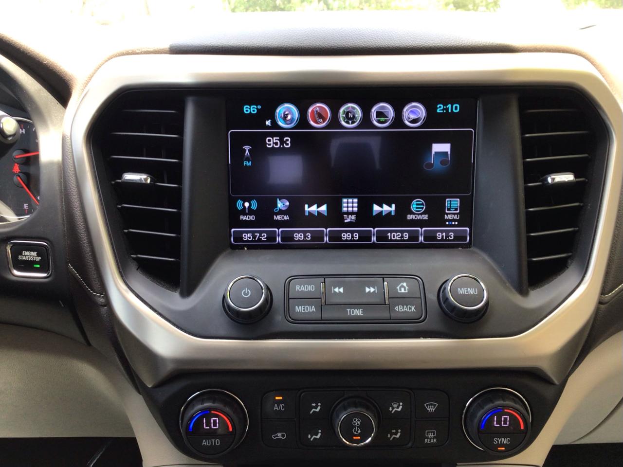 GMC Acadia FWD 4dr Denali 2017