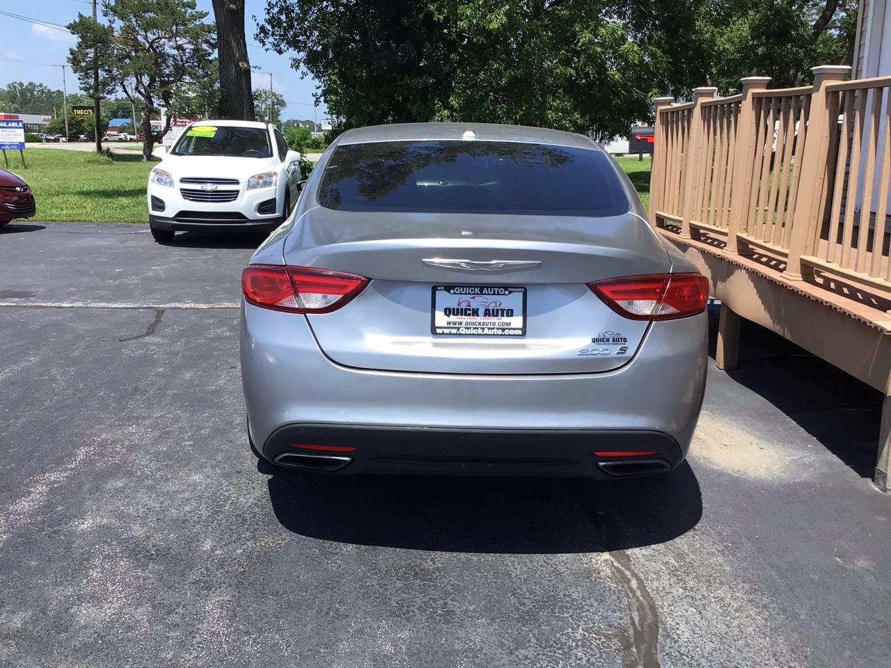 Chrysler 200 4dr Sdn S FWD 2015