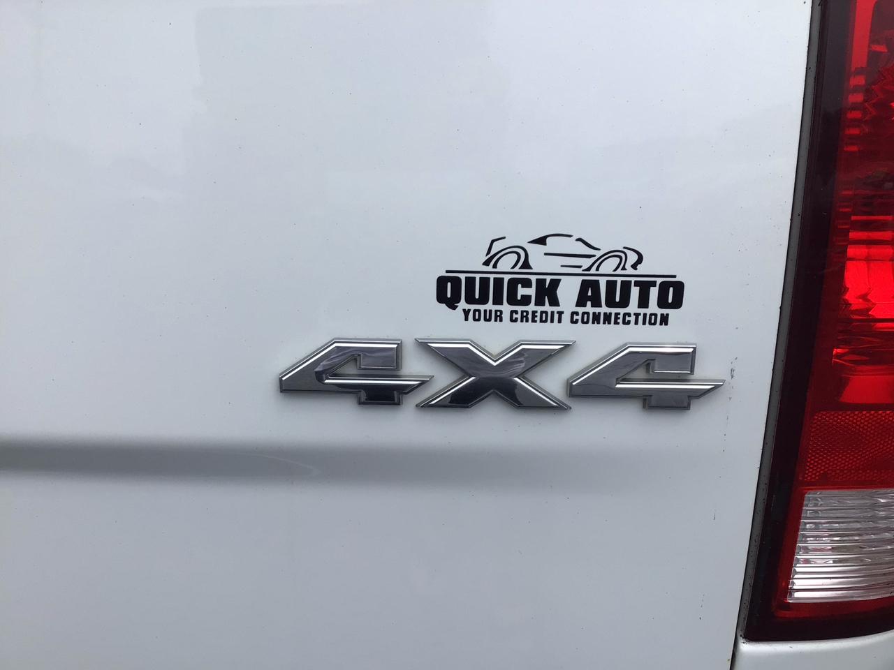 RAM 1500 4WD Crew Cab 140.5" SLT 2017