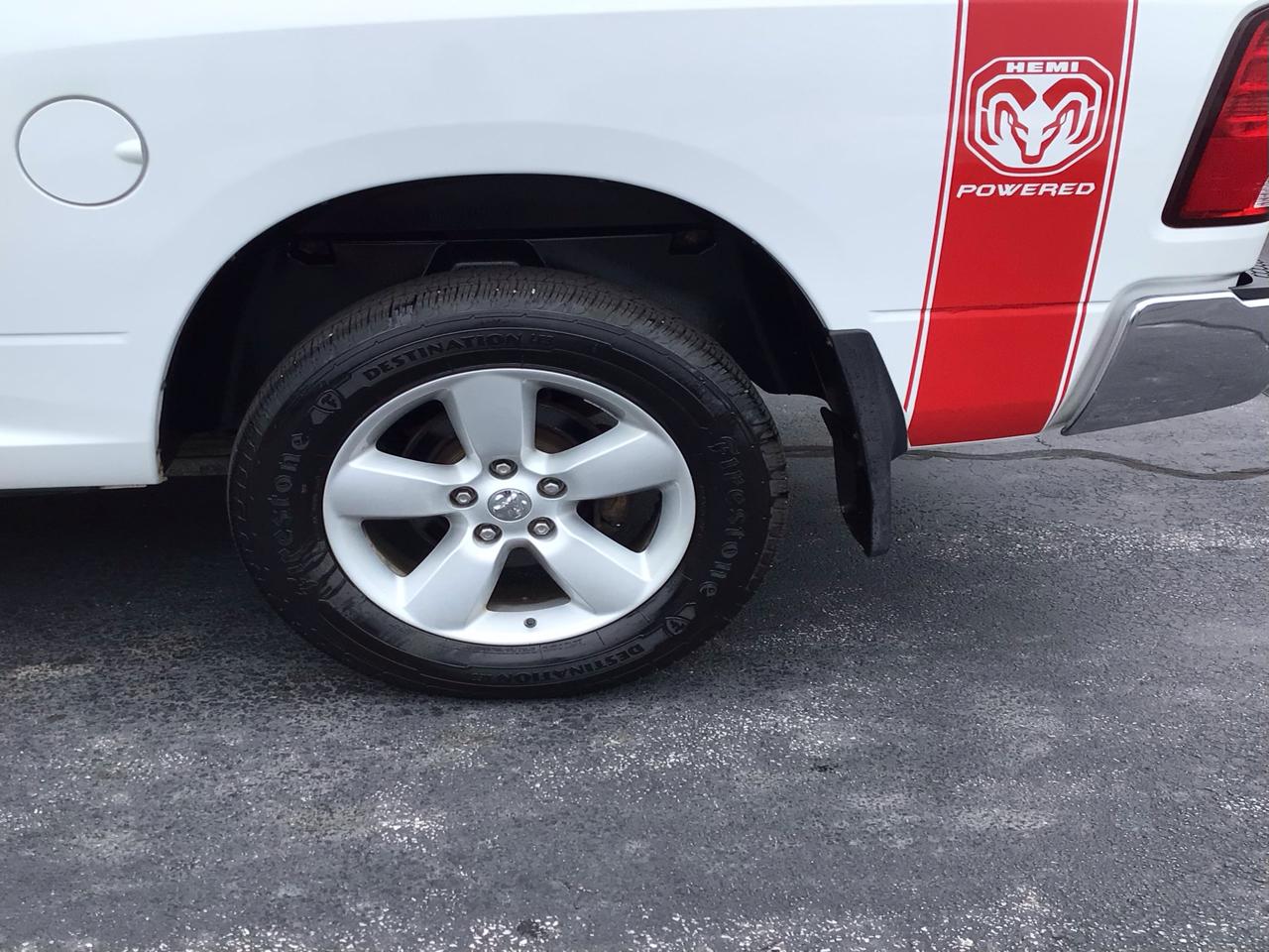 RAM 1500 4WD Crew Cab 140.5" SLT 2017