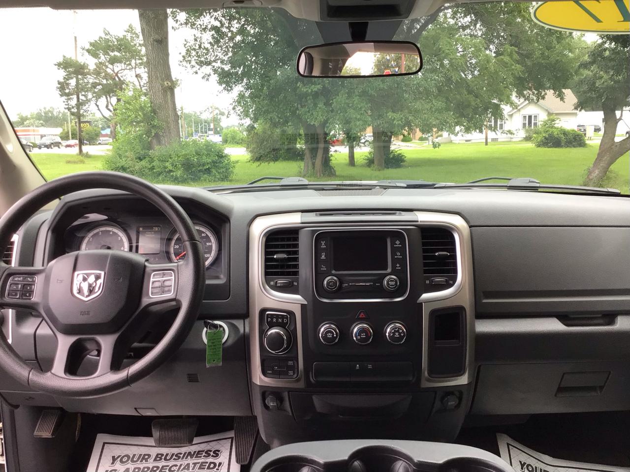 RAM 1500 4WD Crew Cab 140.5" SLT 2017