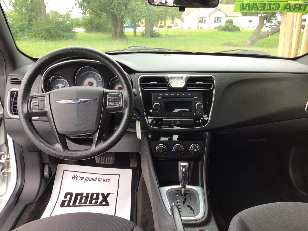 Chrysler 200 4dr Sdn LX 2014