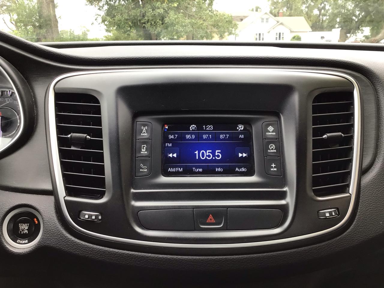 Chrysler 200 4dr Sdn Limited FWD 2015