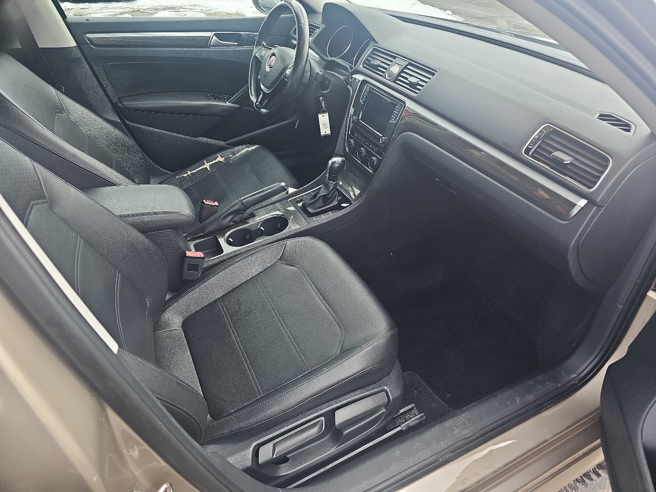 Volkswagen Passat 4dr Sdn 1.8T Auto SE 2016