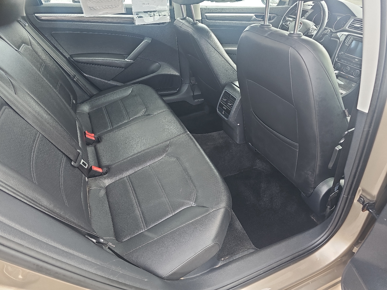 Volkswagen Passat 4dr Sdn 1.8T Auto SE 2016