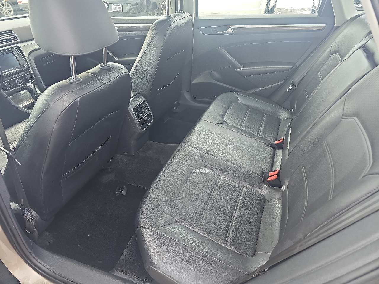 Volkswagen Passat 4dr Sdn 1.8T Auto SE 2016