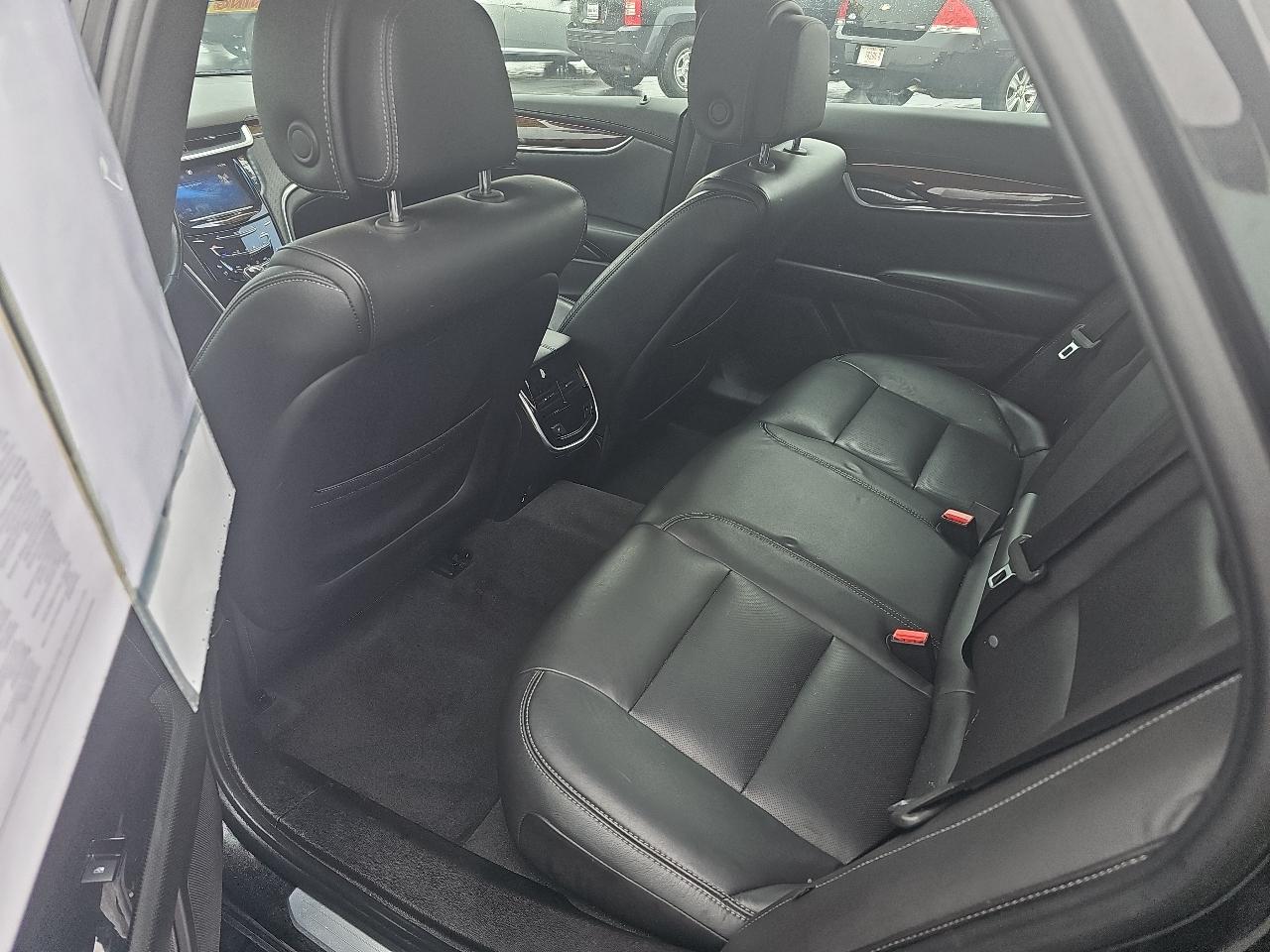 Cadillac XTS 4dr Sdn Luxury FWD 2014