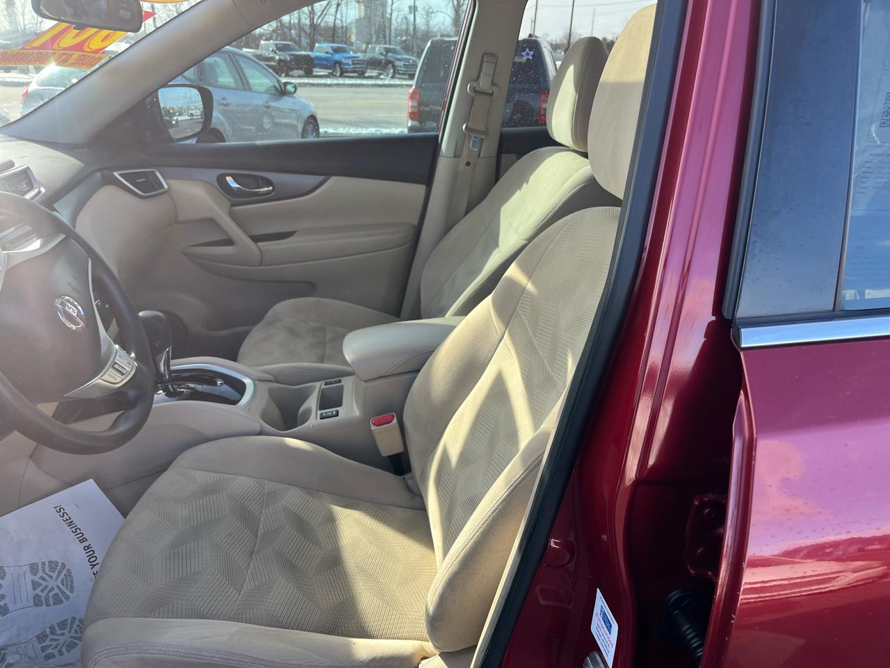 Nissan Rogue FWD 4dr SV 2016