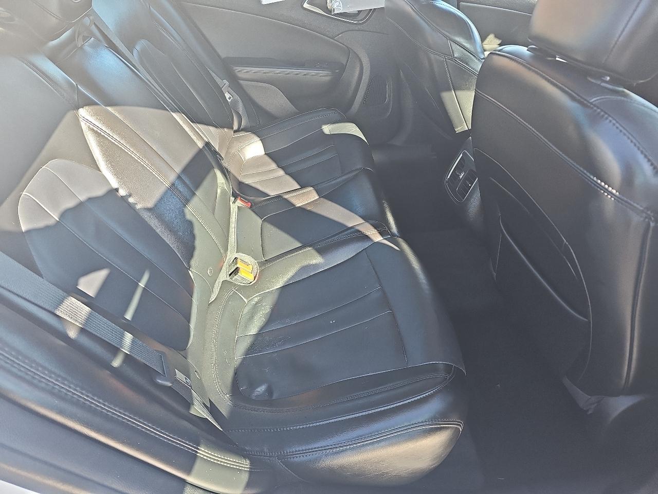 Chrysler 200 4dr Sdn Limited Platinum FWD 2016