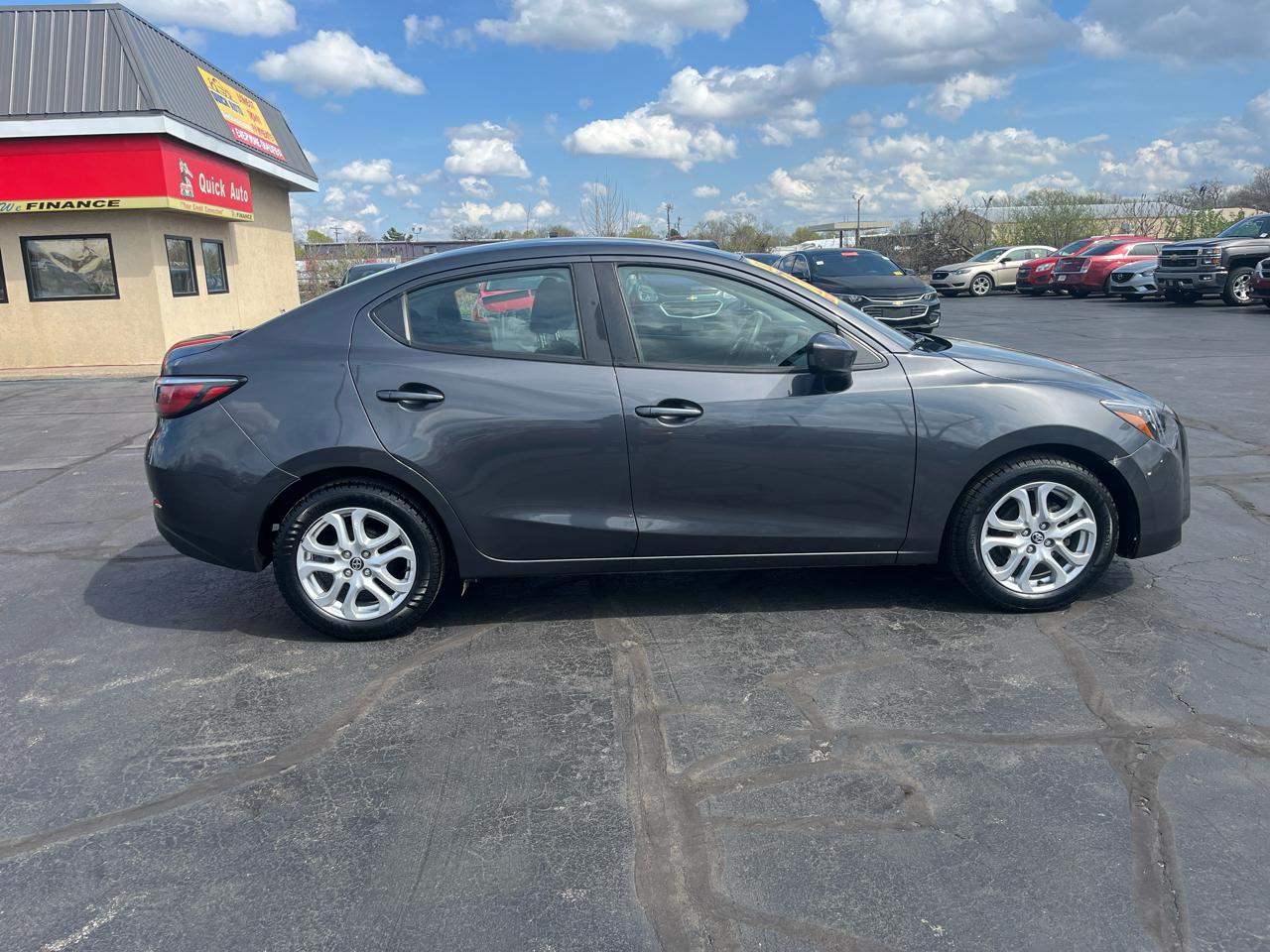 Scion iA 4dr Sdn Man (Natl) 2016