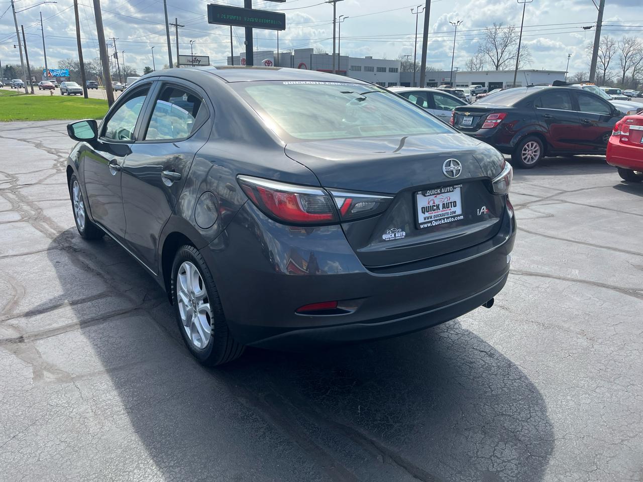 Scion iA 4dr Sdn Man (Natl) 2016