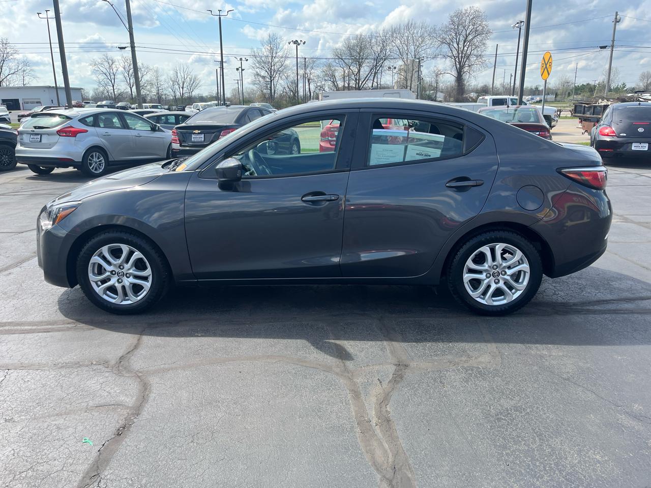 Scion iA 4dr Sdn Man (Natl) 2016