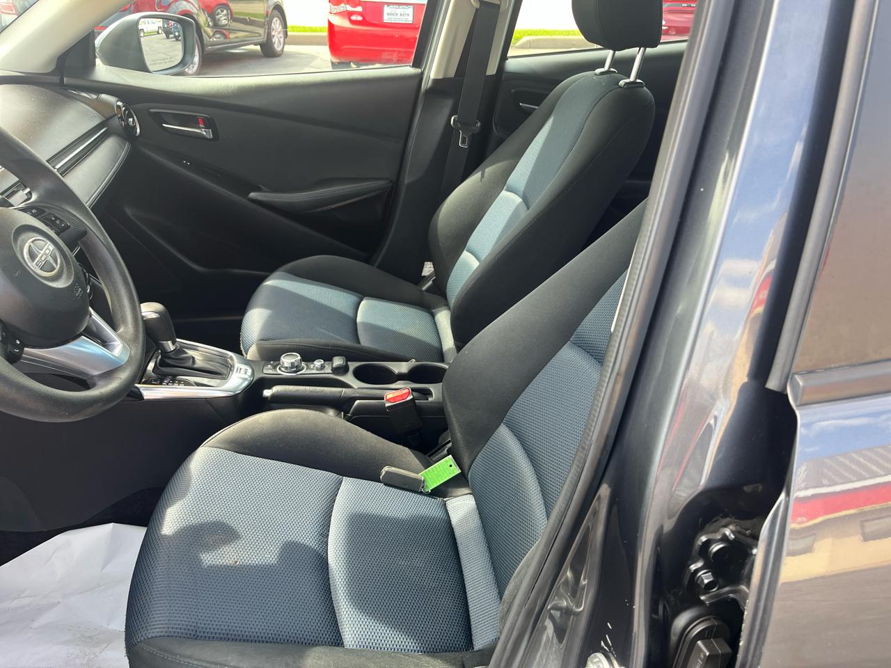 Scion iA 4dr Sdn Man (Natl) 2016