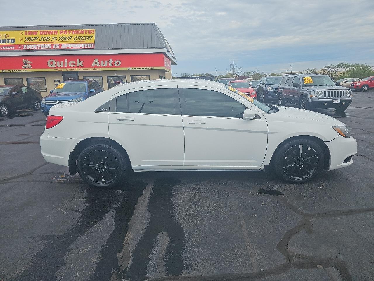 Chrysler 200 4dr Sdn Touring 2014