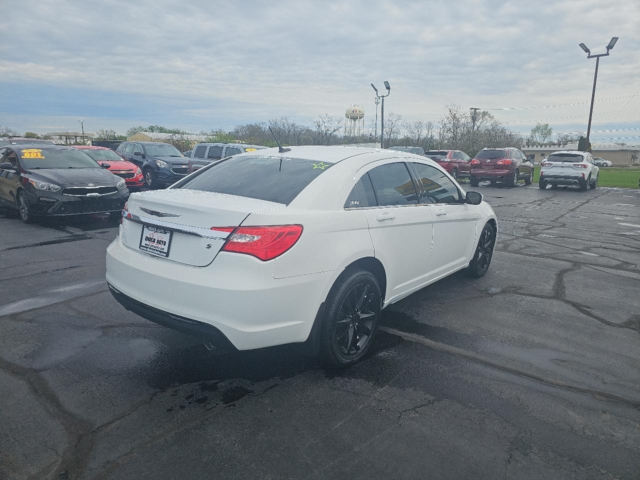 Chrysler 200 4dr Sdn Touring 2014