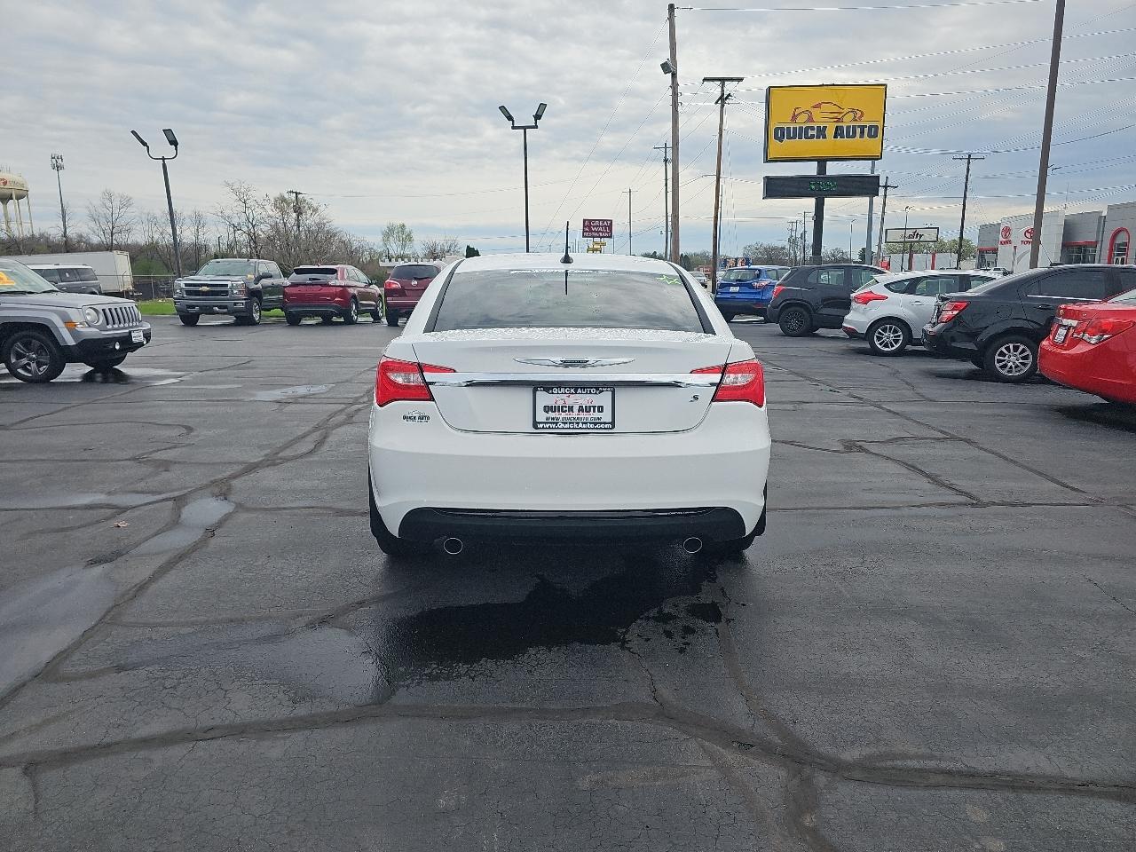 Chrysler 200 4dr Sdn Touring 2014