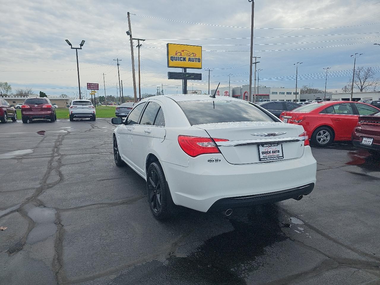 Chrysler 200 4dr Sdn Touring 2014