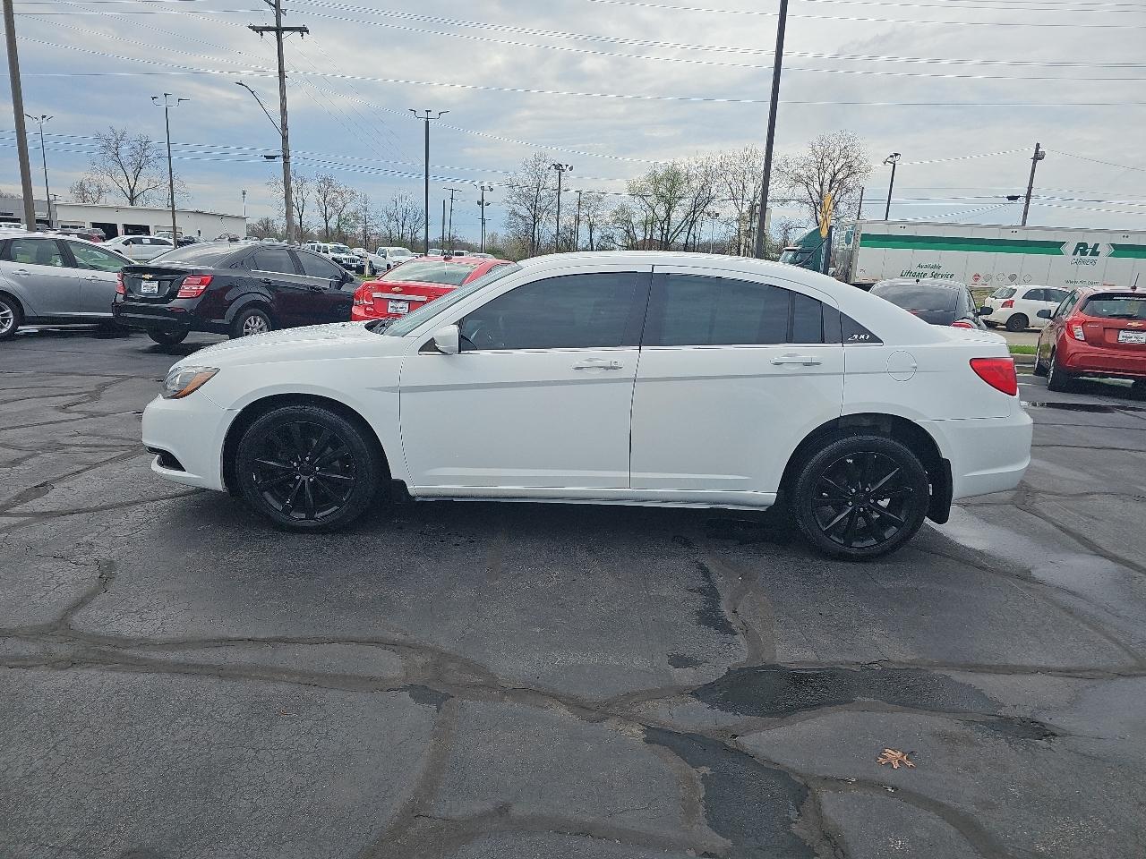 Chrysler 200 4dr Sdn Touring 2014