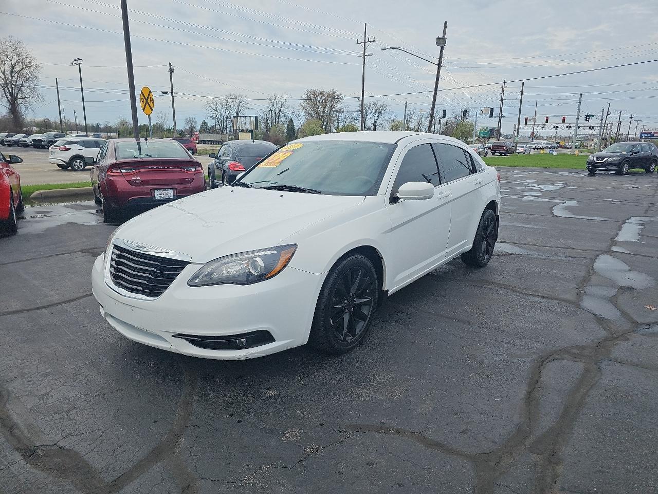 Chrysler 200 4dr Sdn Touring 2014