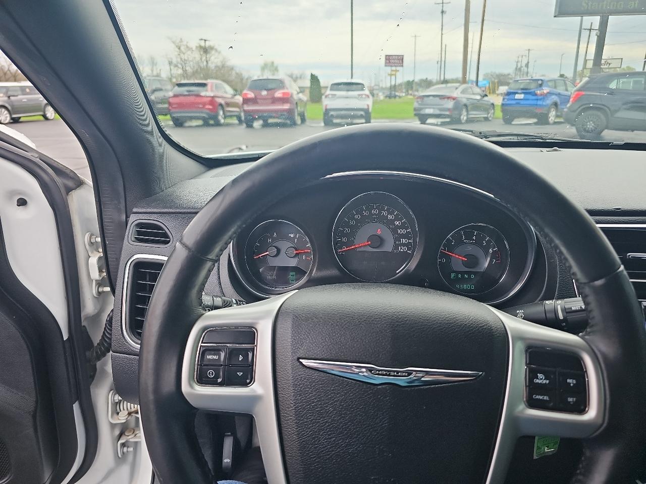 Chrysler 200 4dr Sdn Touring 2014