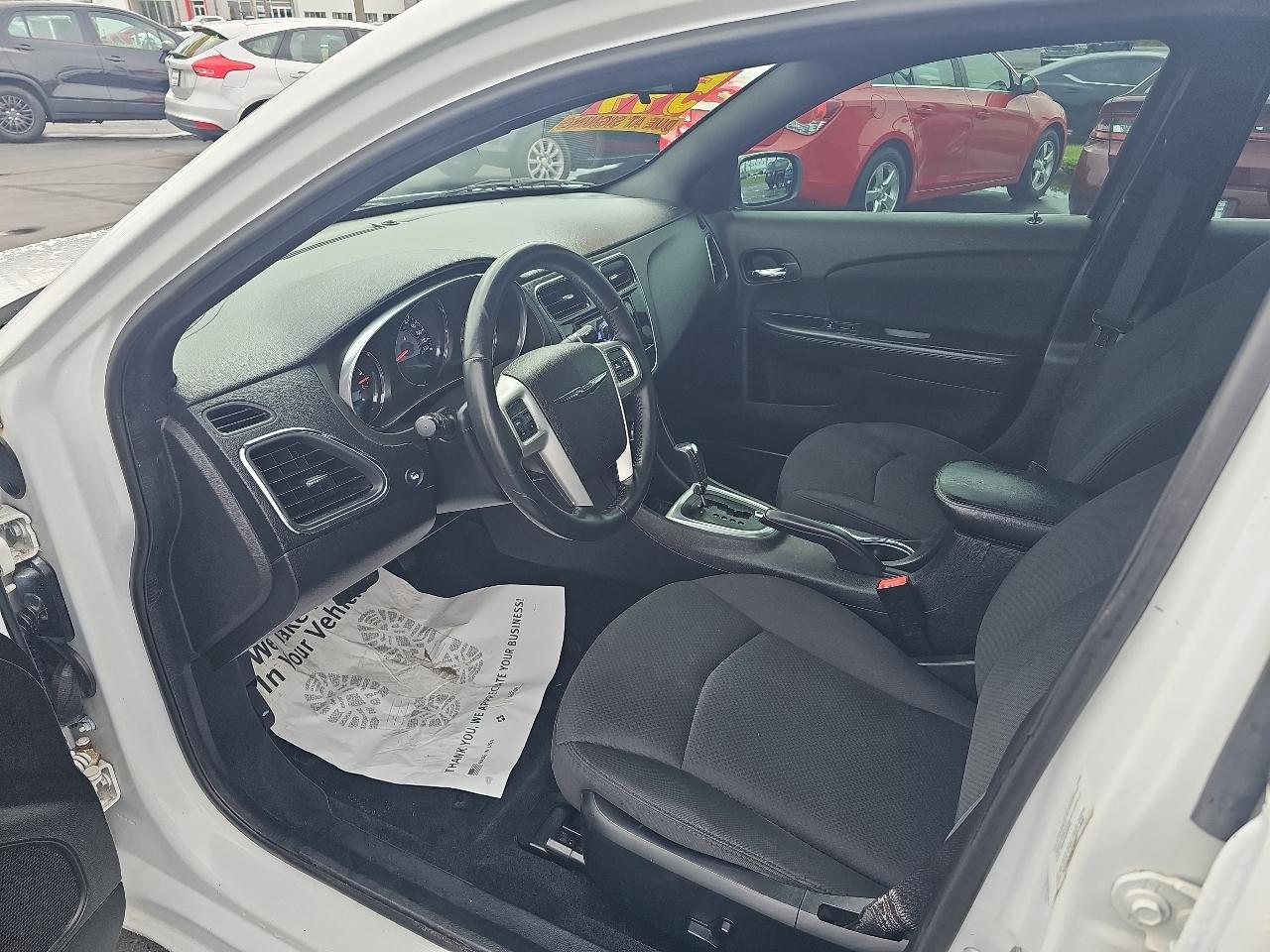 Chrysler 200 4dr Sdn Touring 2014