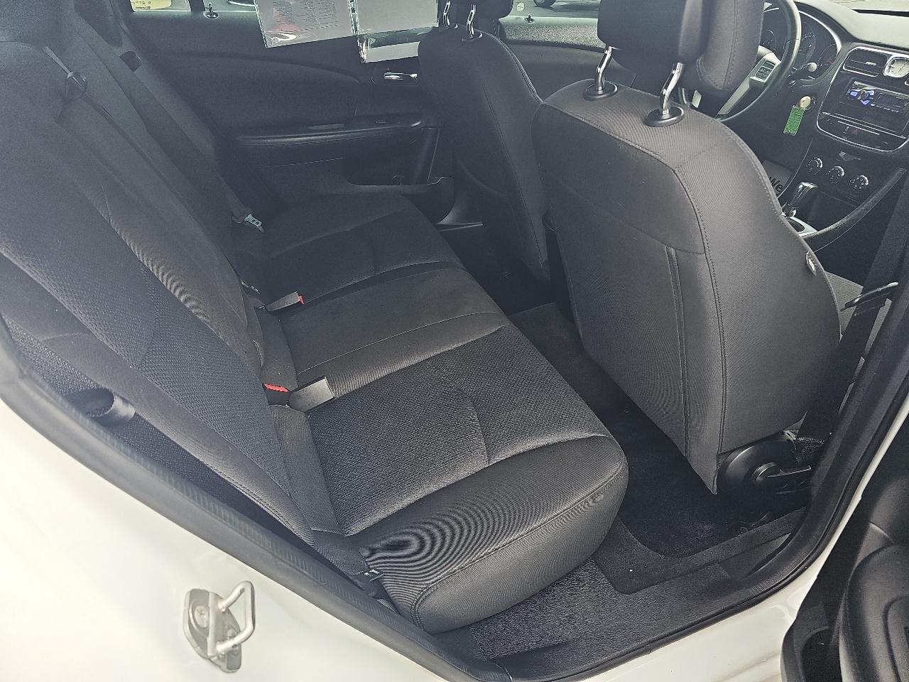 Chrysler 200 4dr Sdn Touring 2014