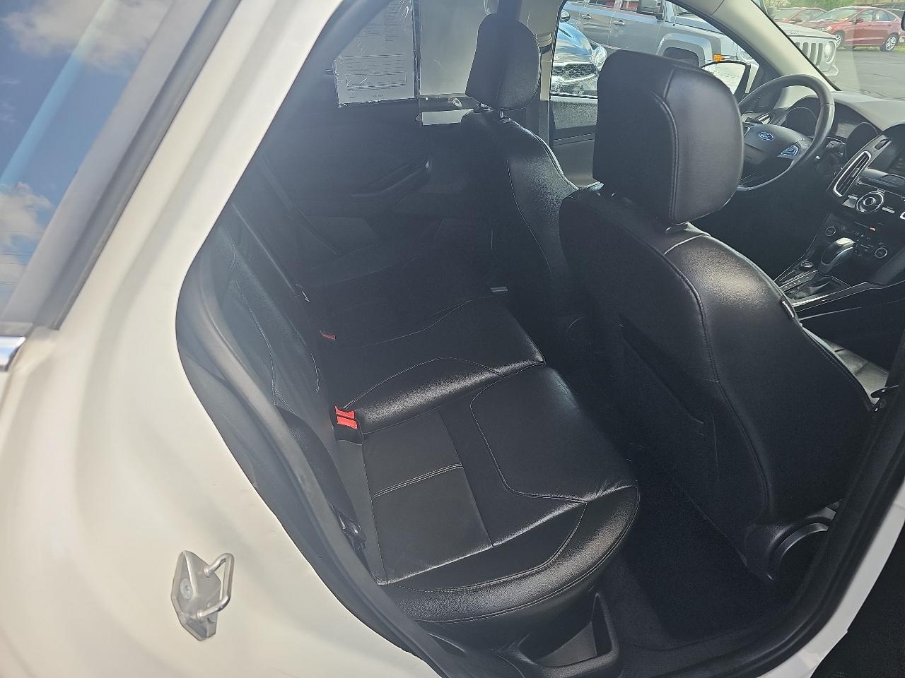 Ford Focus 4dr Sdn Titanium 2015