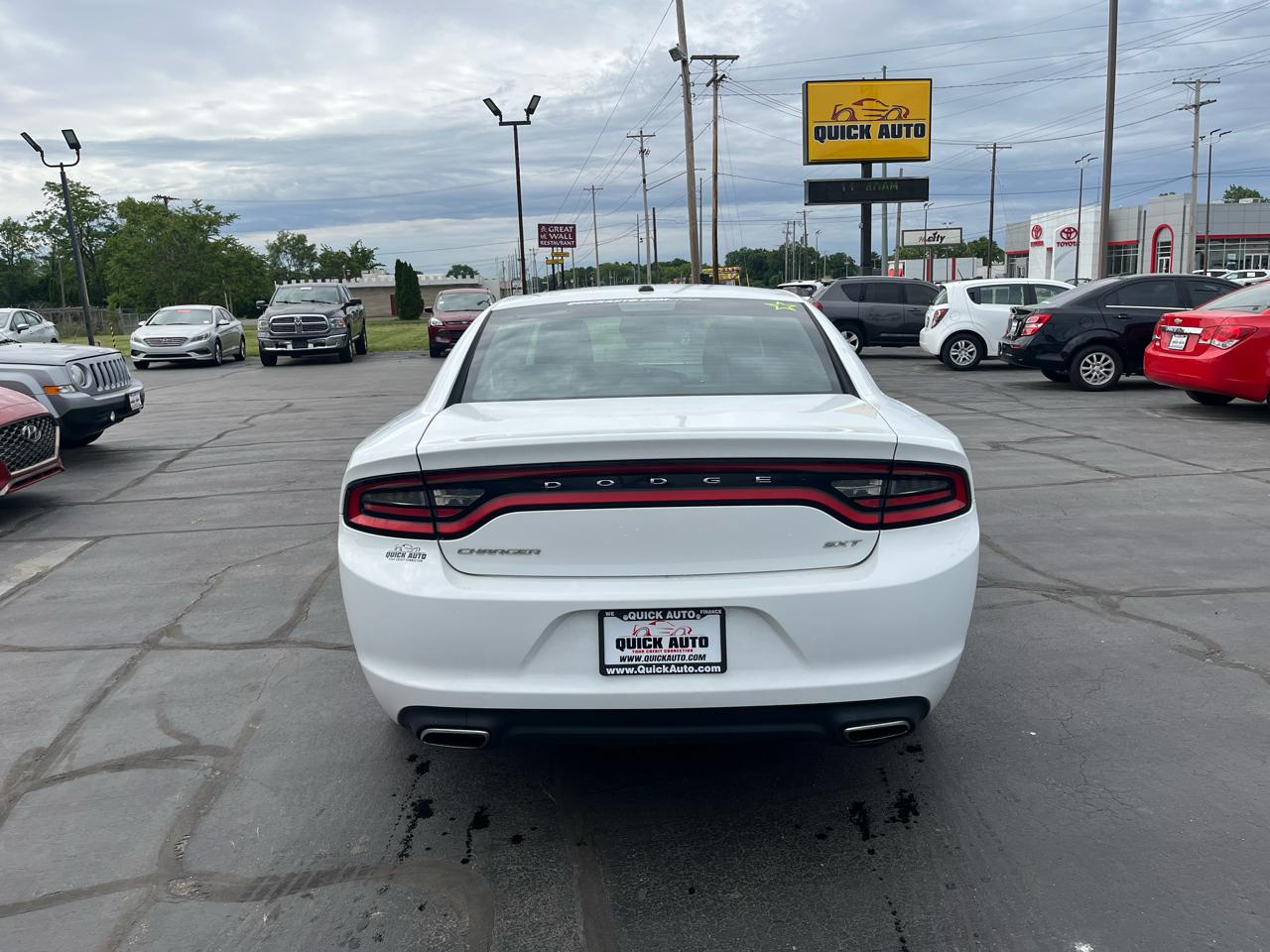 Dodge Charger 4dr Sdn SXT RWD 2015