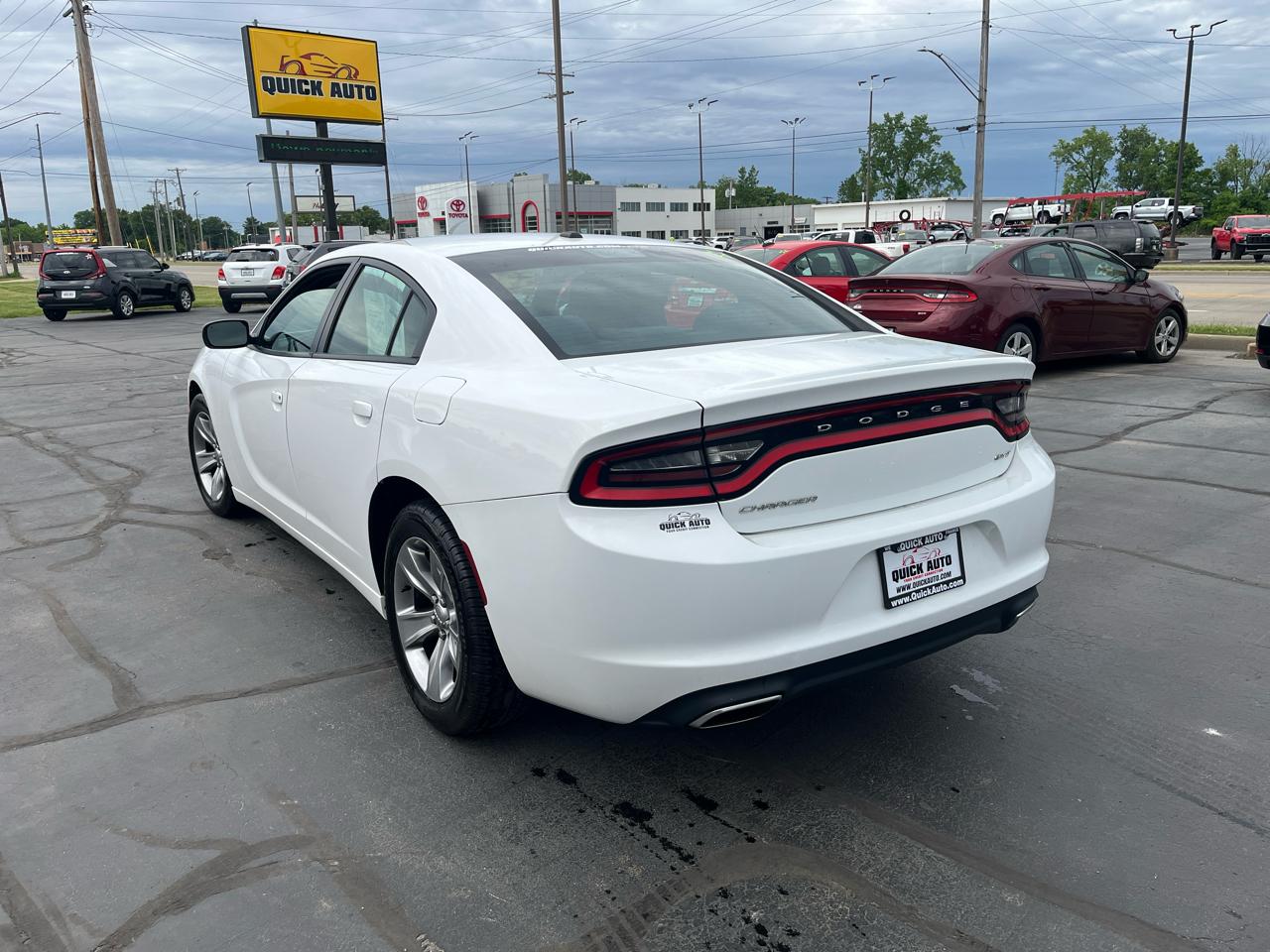 Dodge Charger 4dr Sdn SXT RWD 2015