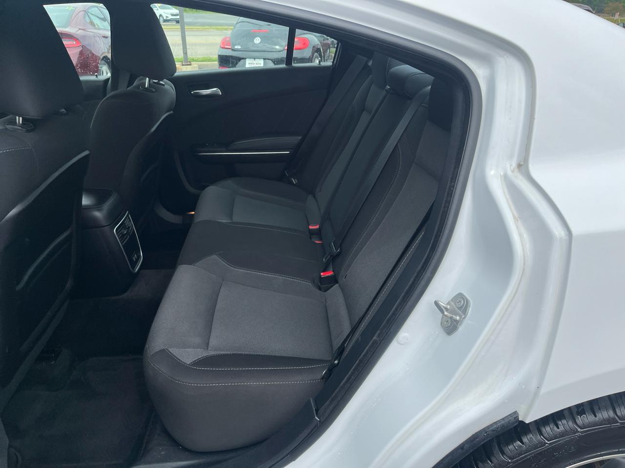 Dodge Charger 4dr Sdn SXT RWD 2015