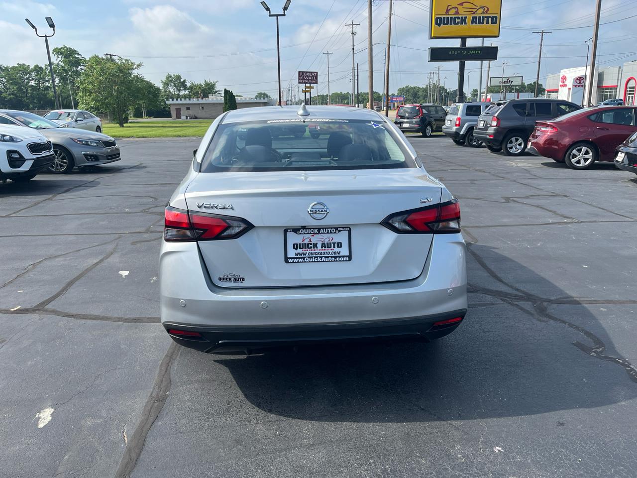 Nissan Versa SV CVT 2021