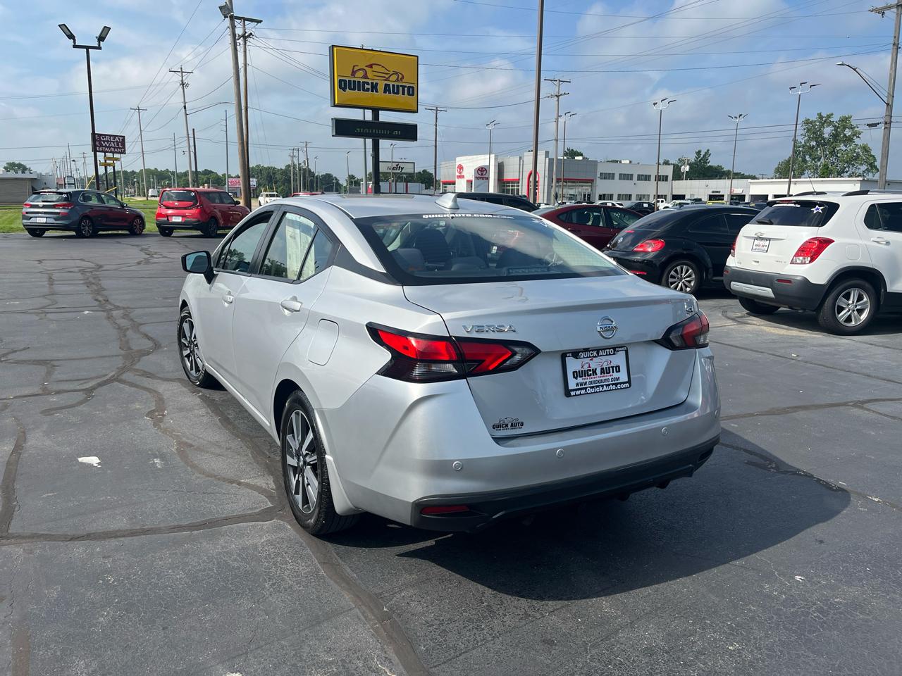 Nissan Versa SV CVT 2021