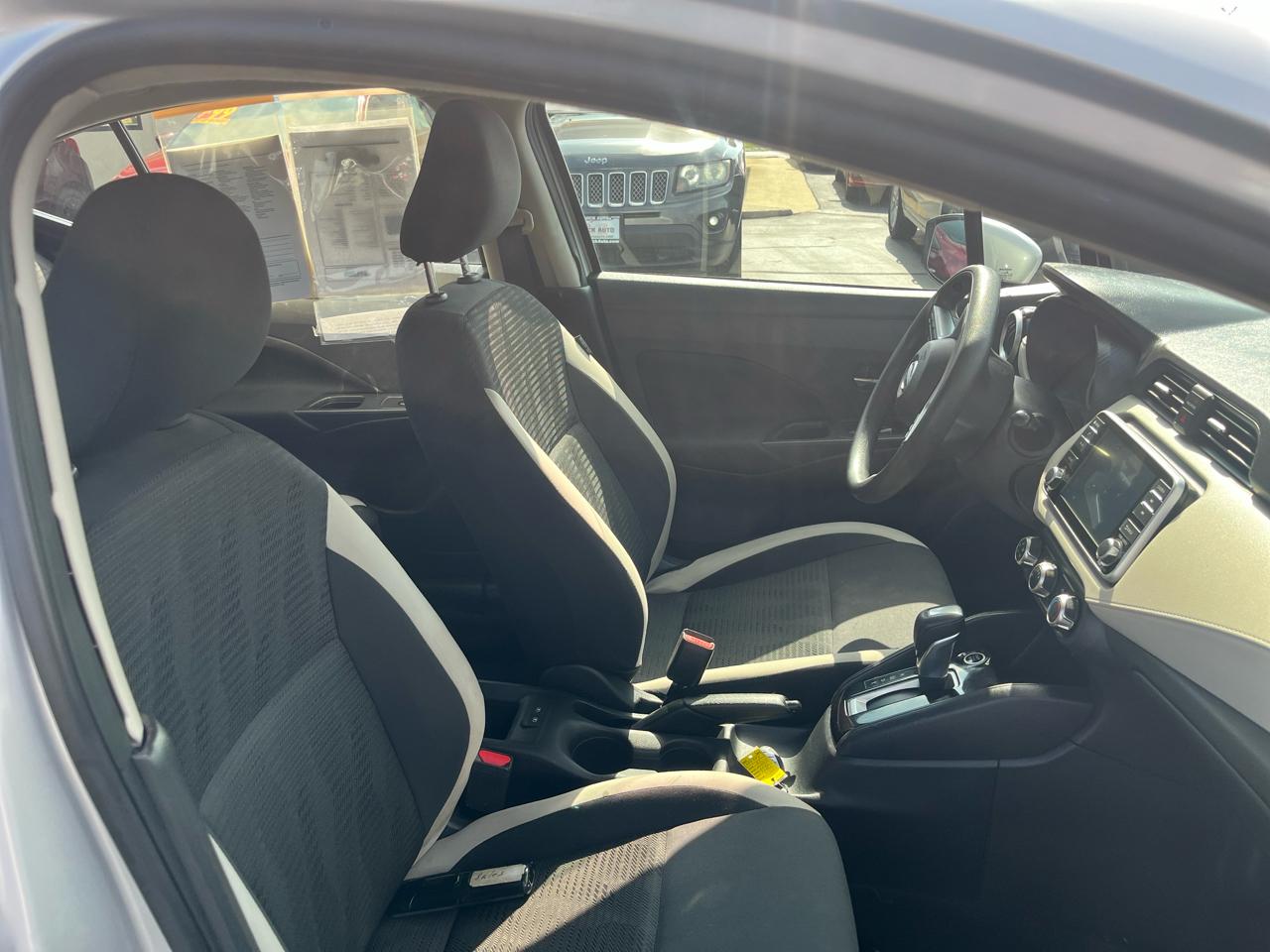 Nissan Versa SV CVT 2021