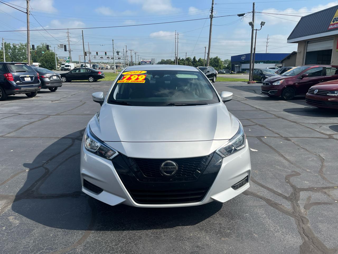 Nissan Versa SV CVT 2021