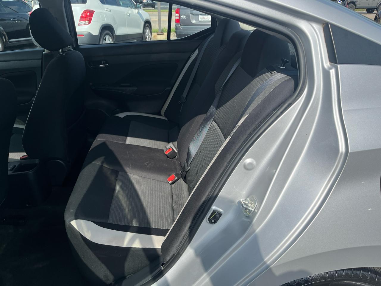 Nissan Versa SV CVT 2021