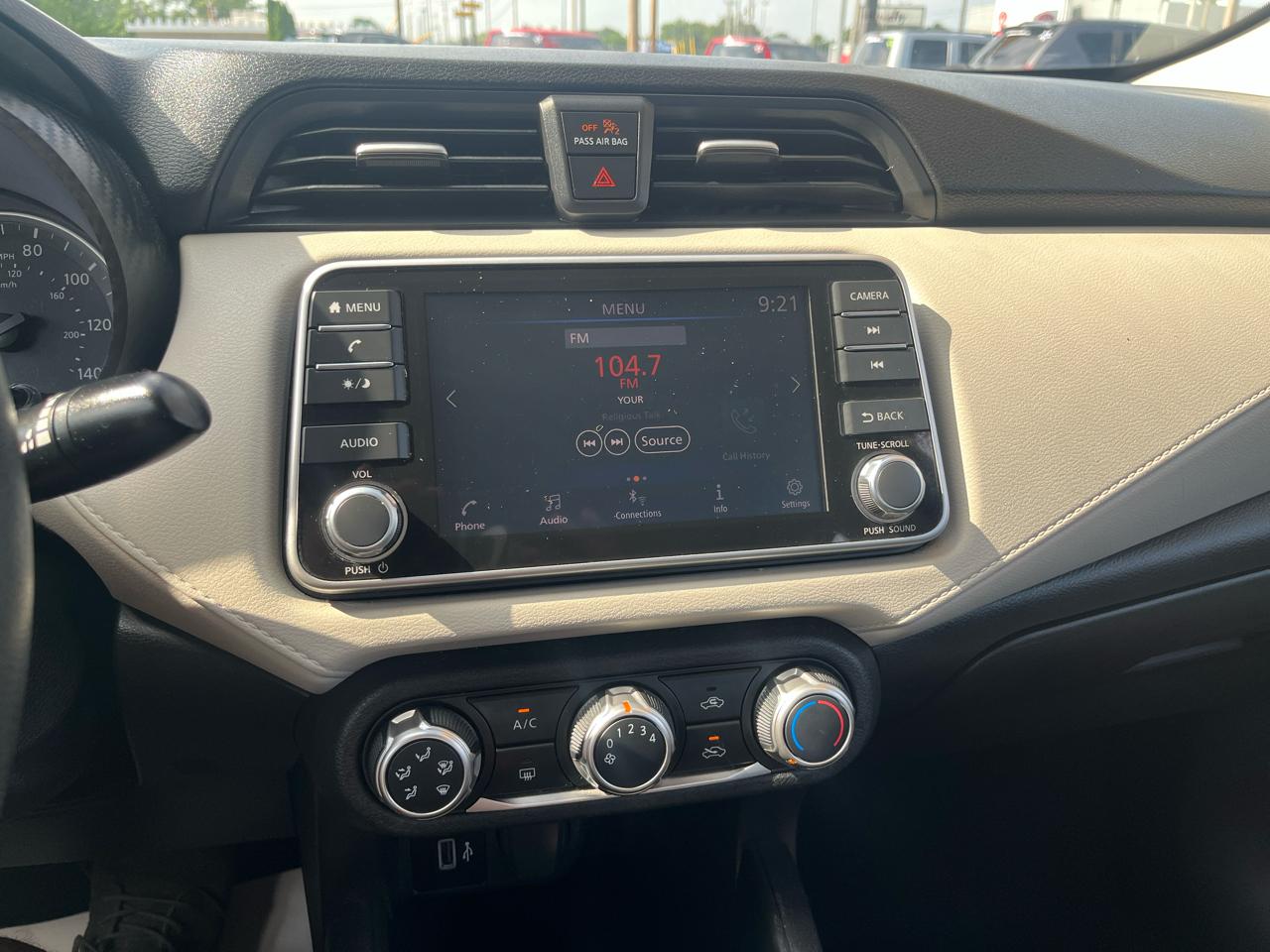 Nissan Versa SV CVT 2021