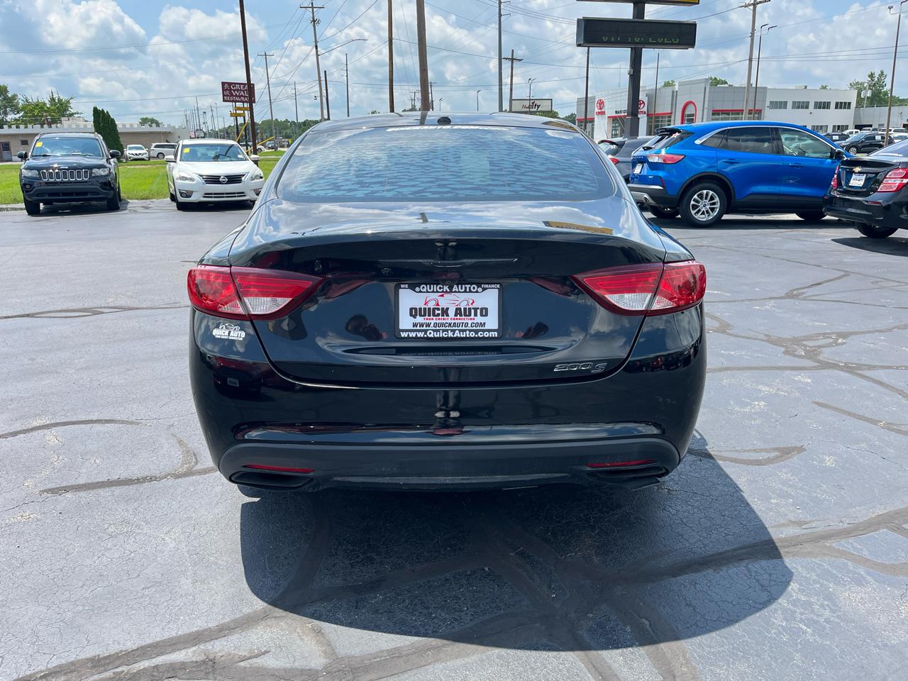 Chrysler 200 4dr Sdn S FWD 2016