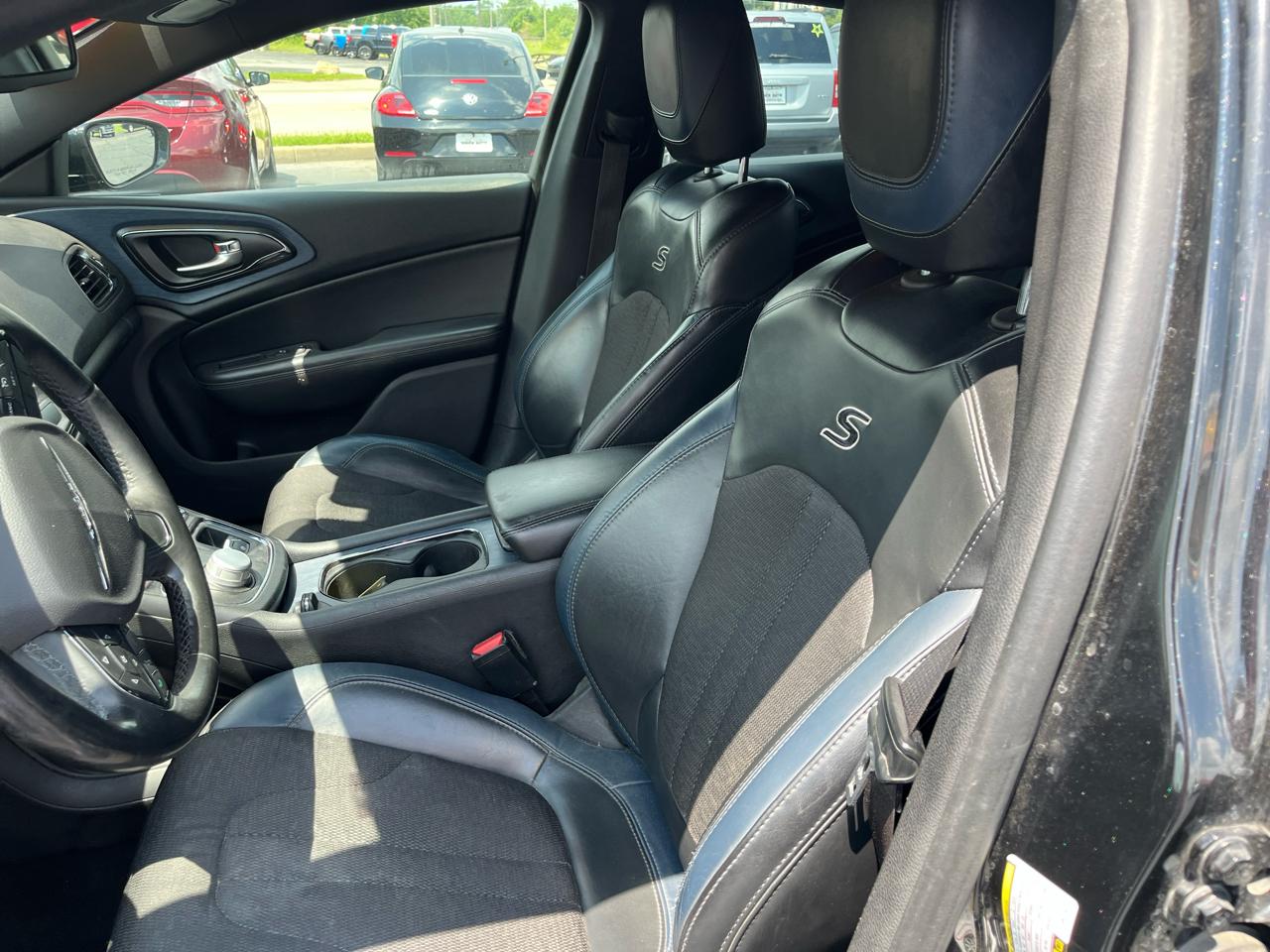 Chrysler 200 4dr Sdn S FWD 2016