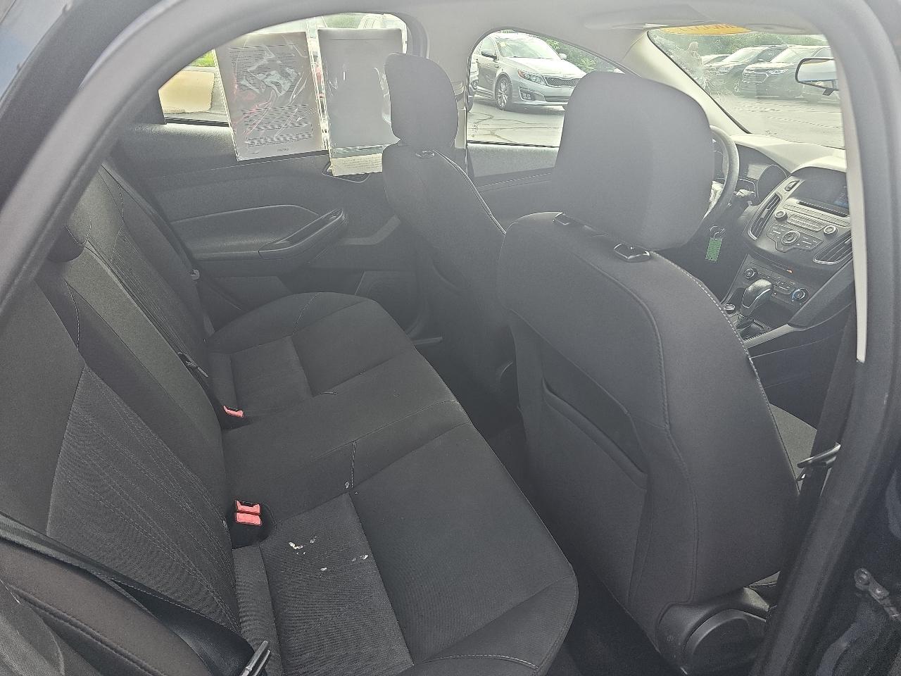 Ford Focus SE Sedan 2017