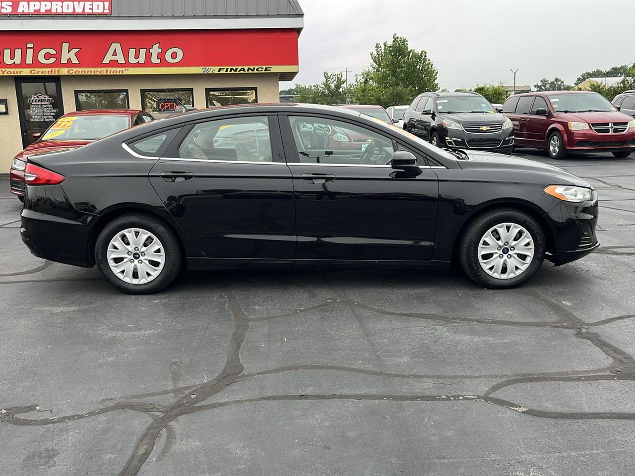 Ford Fusion S FWD 2019